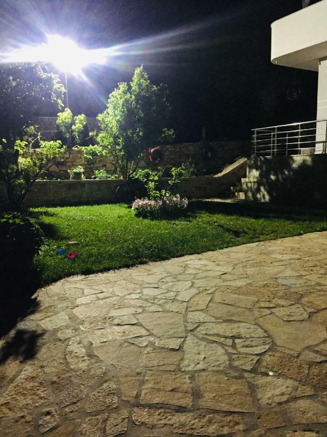 Mana Apartments Ксамил Екстериор снимка