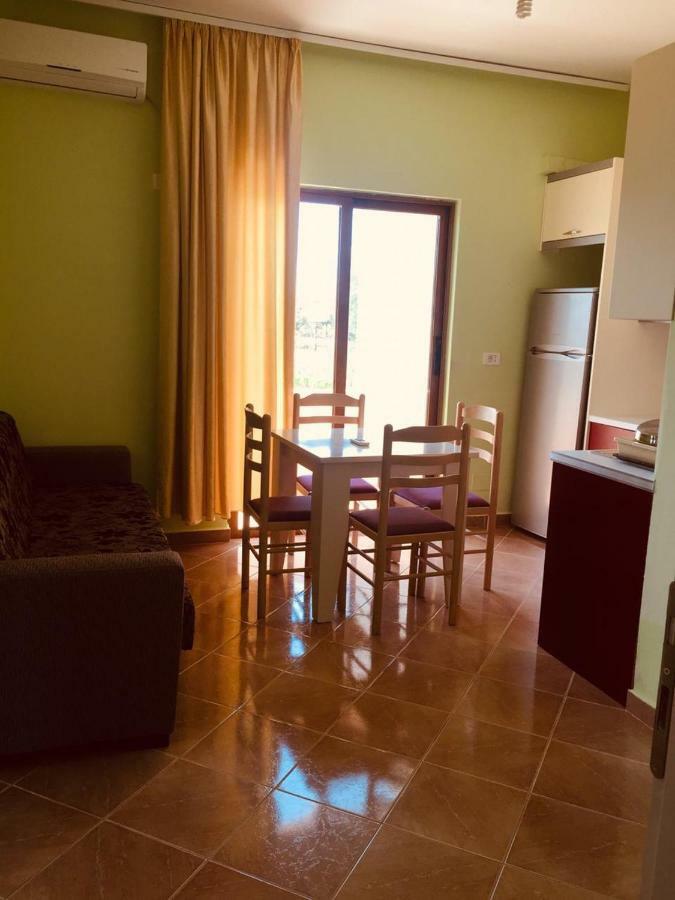Mana Apartments Ксамил Екстериор снимка
