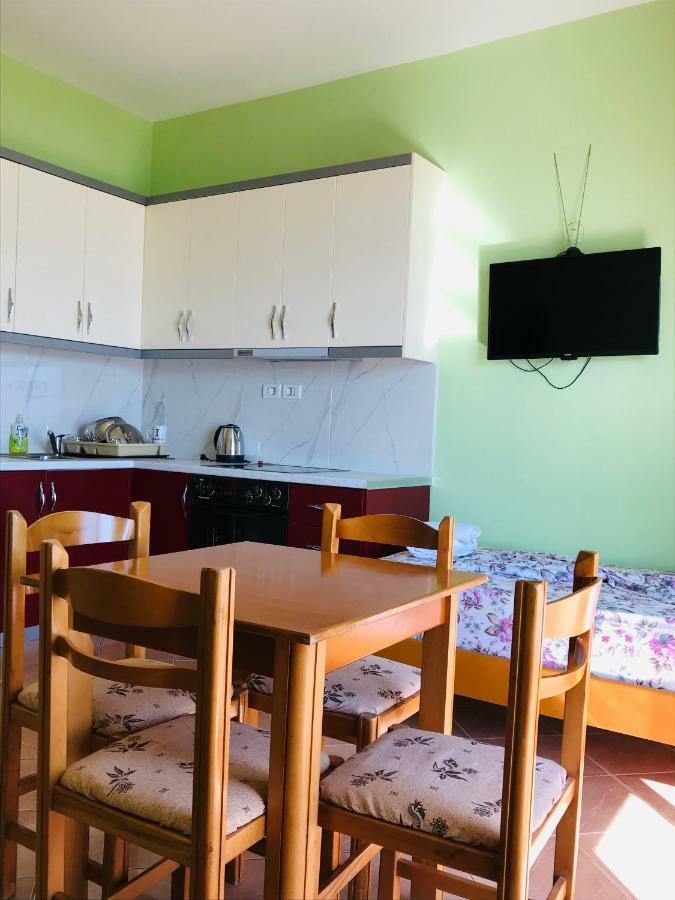 Mana Apartments Ксамил Екстериор снимка